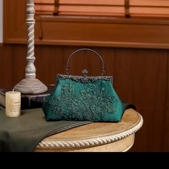 Beautiful purse - Picture 2 of 5